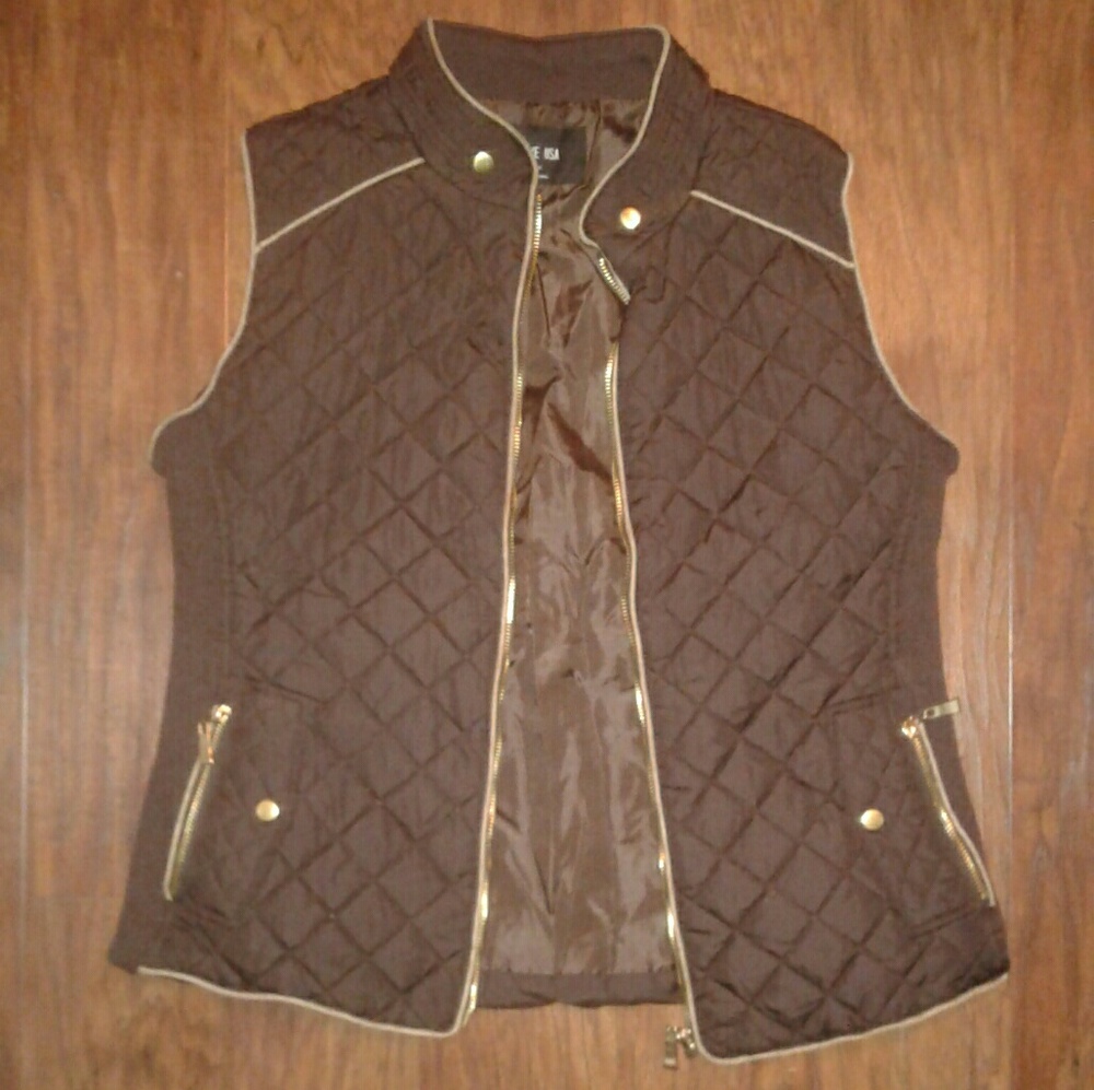 Active USA Size L Brown and Gold Vest
